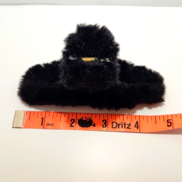 NEW Faux Fur Black Hair Clip - Picture 5 of 5